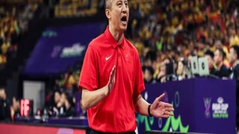 印尼羽毛球大师赛：伍家朗逆风翻盘冲进八强，吴英伦憾负李诗灃