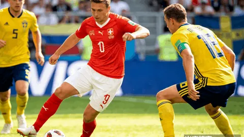 英超足总杯半决赛激战正酣：水晶宫对阵阿斯顿维拉，曼城遭遇森林队角逐